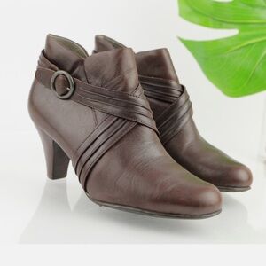 NWT Born Dark Brown “Biddy” Ankle Booties